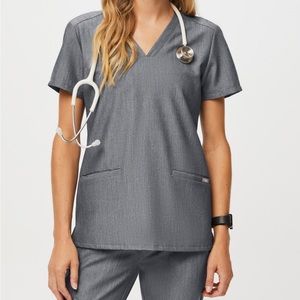 Women's Graphite Casma™ - Three-Pocket Scrub Top - M / Graphite